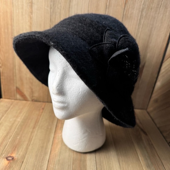 Womens Black Wool Blend Cloche Winter Hat Lawliet collapsible lined adj size - Picture 1 of 9